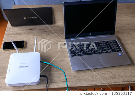 即使連接多個設備,也能提供穩定連線的商用 Wi-Fi 即使連接多個設備,也能提供穩定連線的商用 Wi-Fi 135503117