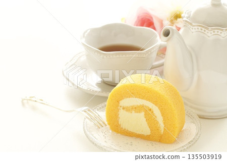 鮮奶油腰肉蛋糕和茶 135503919