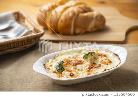 Freshly baked shrimp gratin Freshly baked shrimp gratin 135504500