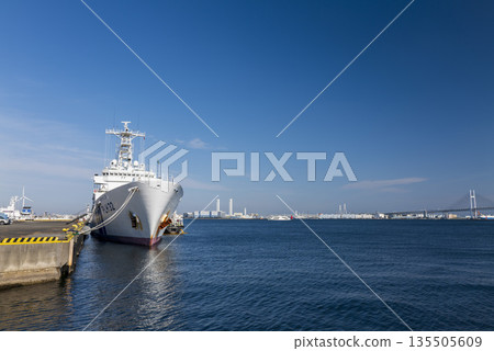 Clear skies at Yokohama Port and a Japan Coast Guard patrol boat Clear skies at Yokohama Port and a Japan Coast Guard patrol boat 135505609
