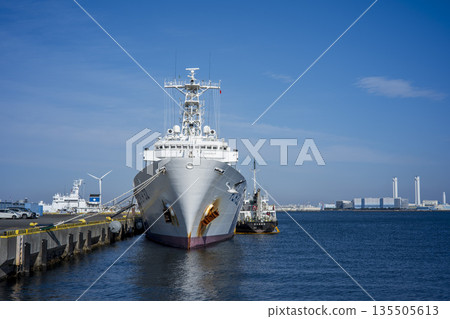 Clear skies at Yokohama Port and a Japan Coast Guard patrol boat 135505613