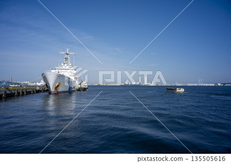 Clear skies at Yokohama Port and a Japan Coast Guard patrol boat 135505616