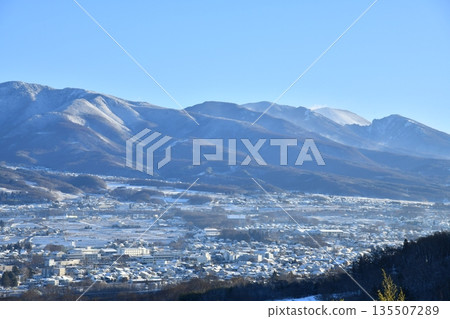 從富美市政府和淺間山眺望（長野縣富美市）[2026年1月] 135507289