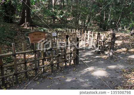 Ritsurin Garden, the remains of the Fudomon Gate at the foot of Mount Shiun at the southern end of Lake Saiko 135508798