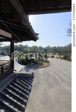 從栗林花園商業產業振興館主樓二樓眺望南庭園 從栗林花園商業產業振興館主樓二樓眺望南庭園 135508964