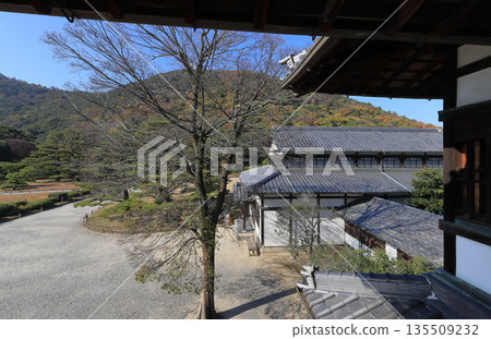 從栗林花園商業產業振興館主樓二樓眺望西翼。 從栗林花園商業產業振興館主樓二樓眺望西翼。 135509232