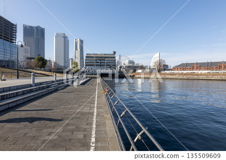 冬天的橫濱港風景 冬天的橫濱港風景 135509609