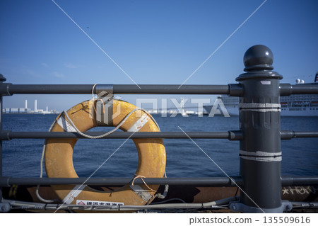 冬季橫濱港游泳圈 冬季橫濱港游泳圈 135509616