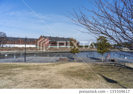 冬季的橫濱港紅磚公園 冬季的橫濱港紅磚公園 135509617