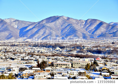 信濃鐵道大谷站附近，遠眺東太郎山（長野縣上田市）[2026年1月] 135509868