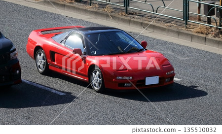 一輛紅色國產跑車的圖像 135510032