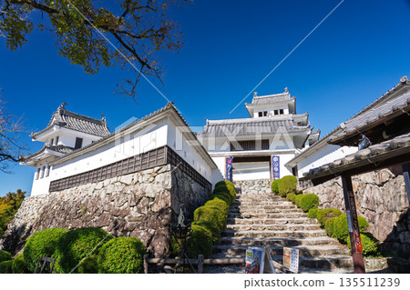 Gujo Hachiman Castle tower on a clear day in Gujo City, Gifu Prefecture Gujo Hachiman Castle tower on a clear day in Gujo City, Gifu Prefecture 135511239