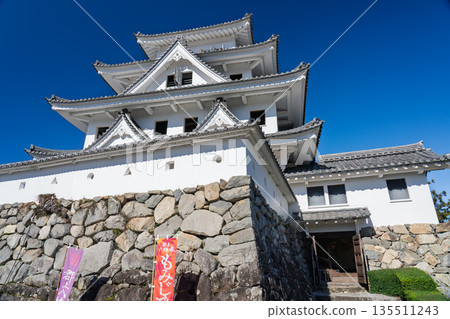 Gujo Hachiman Castle tower on a clear day in Gujo City, Gifu Prefecture Gujo Hachiman Castle tower on a clear day in Gujo City, Gifu Prefecture 135511243