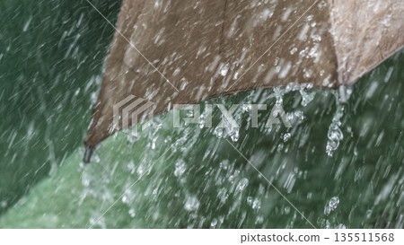 大雨的圖片 135511568