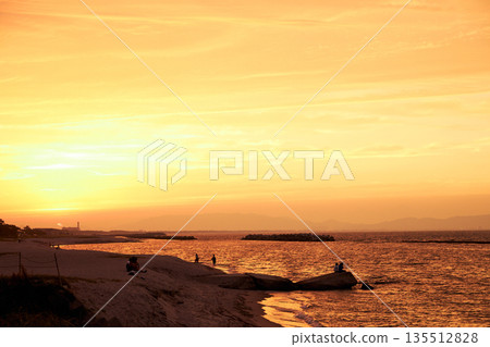 鳥取海面上的日落 135512828