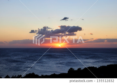 沖繩海的日落 135512832