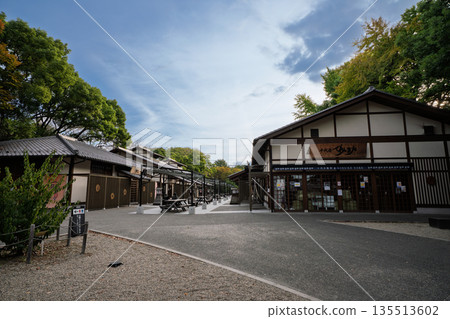 清晨，愛知縣名古屋市金八橫丁正門區域吉直地帶 135513602