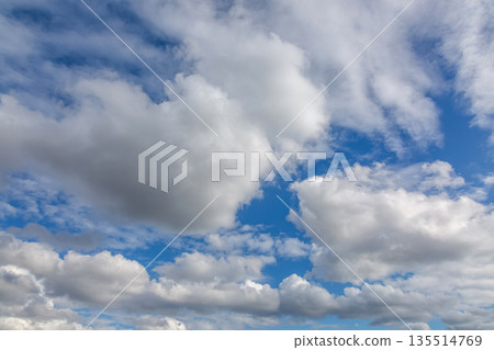 Clouds floating in the blue sky [Background material] 135514769