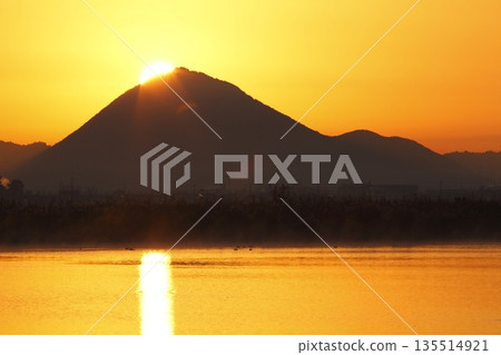 Mount Mikami at sunrise as seen from Lake Kihamauchi Mount Mikami at sunrise as seen from Lake Kihamauchi 135514921