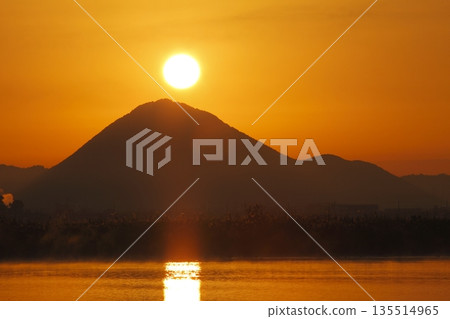 Mount Mikami at sunrise as seen from Lake Kihamauchi Mount Mikami at sunrise as seen from Lake Kihamauchi 135514965
