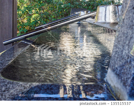 讓神社的水池靜靜注滿水，讓你的思緒平靜下來。 135515537