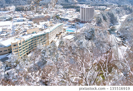 Kinugawa Onsen and Kinugawa River covered in snow in Nikko, Tochigi Prefecture Kinugawa Onsen and Kinugawa River covered in snow in Nikko, Tochigi Prefecture 135516919