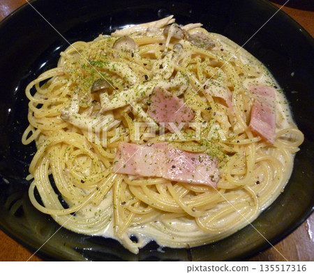 rich carbonara 135517316
