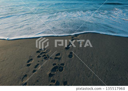 Waves to beat on the sandy beach Waves to beat on the sandy beach 135517968