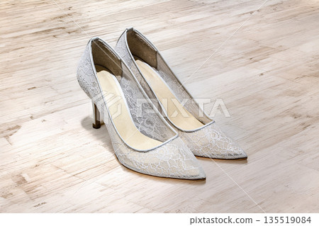 女士優雅蕾絲尖頭高跟鞋 135519084