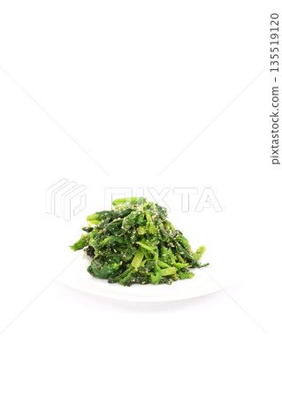 Sesame-dressed leaves and flowers, spring food, bright background 135519120