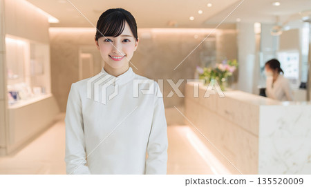 Asian beauty clinic staff 03 135520009