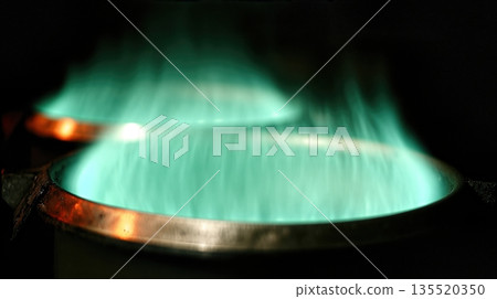 Heating Chlorophane Specimen to Demonstrate Thermoluminescence in a Laboratory Setting 135520350