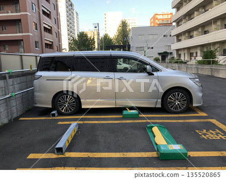 札幌市投幣式停車場 Elgrand Minivan 札幌市投幣式停車場 Elgrand Minivan 135520865