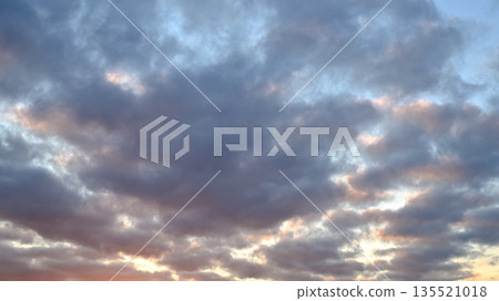多雲的天空 多雲的天空 135521018