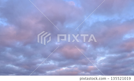 多雲的天空 多雲的天空 135521019