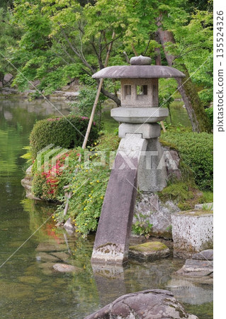 Kanrokoen garden lantern Kanrokoen garden lantern 135524326