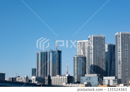 從築地方向望向晴海，可以看到高樓公寓。 135524363