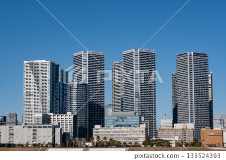 A view of high-rise apartment buildings from Tsukiji towards Harumi 135524393