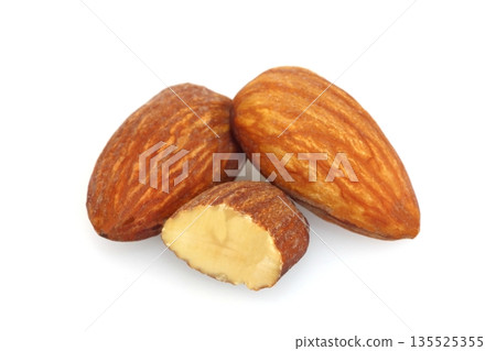 Almond 135525355