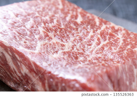 牛肉(大腿肉塊)特寫。 牛肉(大腿肉塊)特寫。 135526363