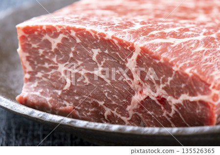 牛肉(大腿肉塊)特寫。 牛肉(大腿肉塊)特寫。 135526365