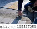 地板磚安裝工程正在進行中 - 砂漿施工進度 135527053