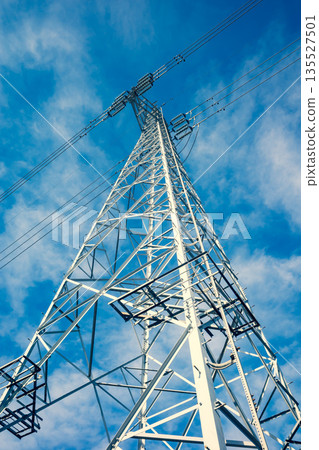 Looking up at the high-voltage power transmission tower, clear sky and clouds a-3 Warm and cool colors 135527501