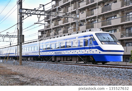 Railway: Tobu Isesaki Line Limited Express Ryomo No. 16 205F 200 series Railway: Tobu Isesaki Line Limited Express Ryomo No. 16 205F 200 series 135527632
