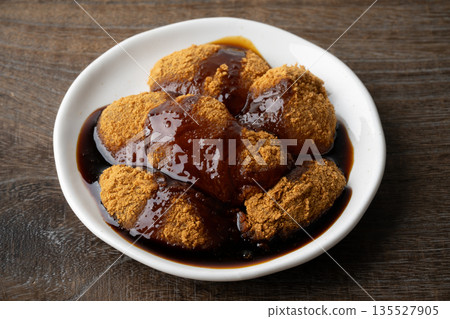 Warabi mochi (bracken-starch dumplings) with brown sugar syrup on a plate Warabi mochi (bracken-starch dumplings) with brown sugar syrup on a plate 135527905
