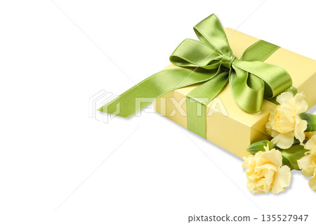 Bright yellow gift box with green ribbon and flowers, isolated, PNG 135527947