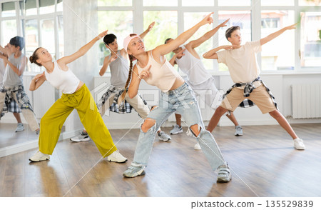 Teenage girl dancing hip hop in group Teenage girl dancing hip hop in group 135529839