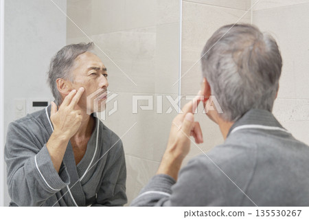 Senior man skin trouble 135530267