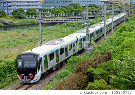 東海道本線、櫻木町-東-高島、JR Freight DE10-1749(新鶴見)+ 東急 3020 系列、3122 列車 東海道本線、櫻木町-東-高島、JR Freight DE10-1749(新鶴見)+ 東急 3020 系列、3122 列車 135530732