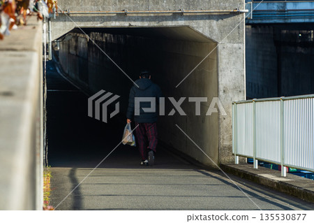 A tunnel 135530877